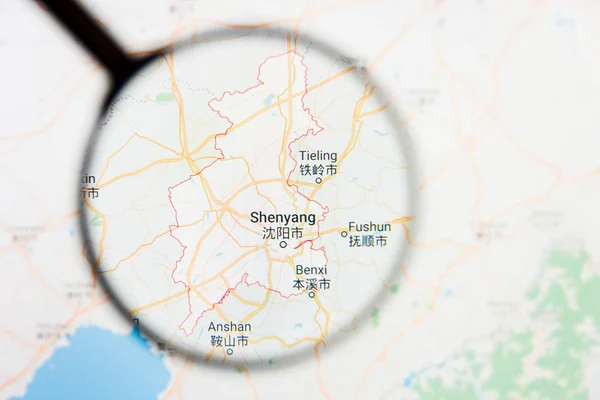 Shenyang, Chine concept illustratif de visualisation de ville sur l'écran d'affichage à travers la loupe — Photo