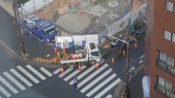 Tokyo, Japan - Circa November 2019: Timelapse of street with construction site — стокове відео