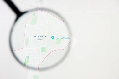 Suudi Arabistan 'ın Taraf şehrinde büyüteçle ekrana yansıtan görselleştirme kavramı