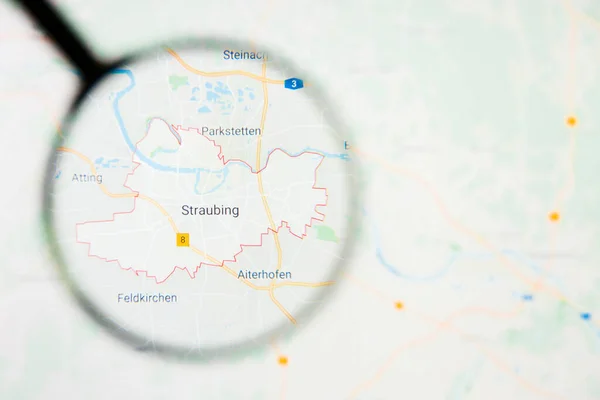 Straubing πόλη στη Γερμανία, Βαυαρία απεικόνιση επεξηγηματικό έννοια στην οθόνη προβολής μέσω μεγεθυντικό φακό — Φωτογραφία Αρχείου