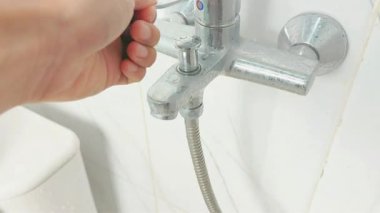 Beyaz sabunla el yıkama