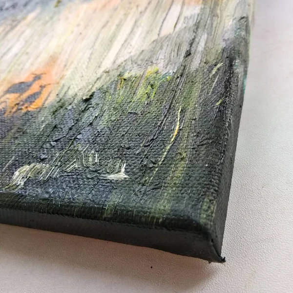 the corner of the painting, the butt of the painting, the decoration of the painting, canvas near, the corner of the canvas