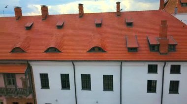 Mir Castle Belarus, dron, Minsk yakınındaki 16. yüzyıl dünya kale uçuşta. Mimari kalıntı Belasusii. Kale kuleleri