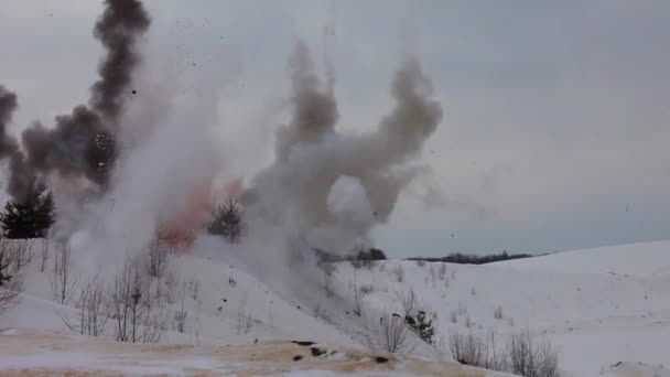 Een Explosie Een Besneeuwd Veld Een Explosie Zoektocht Naar Mineralen — Stockvideo