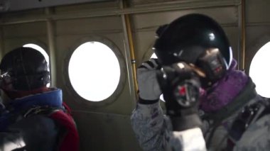 A-2 kayak uçağı. Kayak düzleminde kış çekimi; a-2 düzleminin detayları; Uçağın pilotunun elleri.