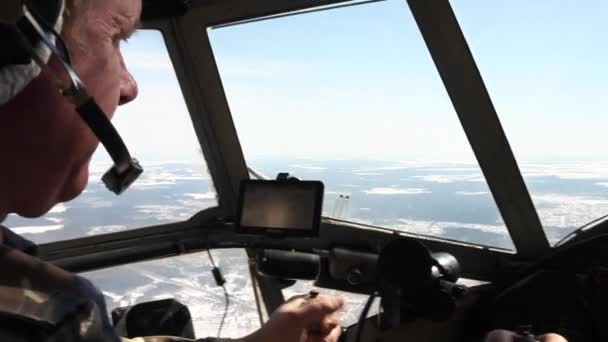 Lyžařské Letadlo Zimní Střelba Lyžařskou Rovinu Podrobnosti Rovině Rukou Pilota — Stock video