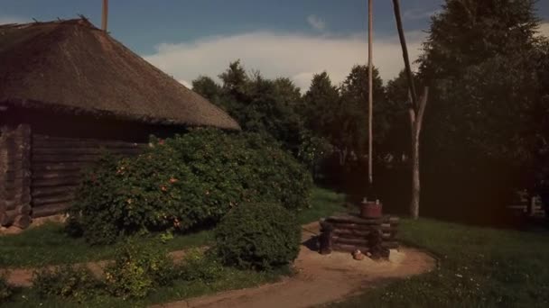 密茨维奇庄园的正门在白俄罗斯的扎伊地区 诗人亚当 密茨维奇出生的地方 景观以上的房地产的 Adam Mickiewicz — 图库视频影像