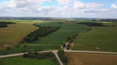 uçuş mavic pro, güneş, yeşil alanlar, çayırlar, Belarus, Rusya ve Ukrayna'da ormanlar, filme mürettebat evde reklam çekimleri, sinema aydınlatma