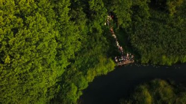 Ivana Kupala tatil, Ivana Kupala yangın üzerinde drone uçuş, Ivana Kupala tatil için nehre çelenk atma