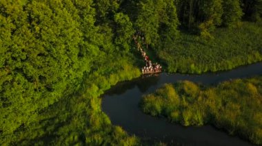 Ivana Kupala tatil, Ivana Kupala yangın üzerinde drone uçuş, Ivana Kupala tatil için nehre çelenk atma