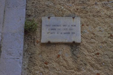 Monako yaz sokakları, sokaklarda dış detayları, çatılar, ışıklar ve kapılar, pencereler, Monte Carlo yollar. Kraliyet Meydanı, Parklar, Monako Okyanus Müzesi.