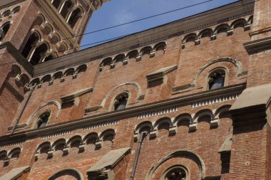 Cenova, yaz sokakları, sokaklarda dış detayları, çatılar, ışıklar ve kapılar, pencereler, Cenova yolları. Plaza Kristof Kolomb, parklar, Cenova Müzesi, balıkçıların limanları. Evlerde Genova İtalyan Madonna heykel freskleri