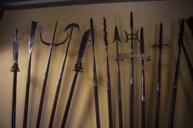 Cenova, yaz sokakları, sokaklarda dış detayları, çatılar, ışıklar ve kapılar, pencereler, Cenova yolları. Plaza Kristof Kolomb, parklar, Cenova Müzesi, balıkçıların limanları. Evlerde Genova İtalyan Madonna heykel freskleri