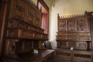 Cenova, yaz sokakları, sokaklarda dış detayları, çatılar, ışıklar ve kapılar, pencereler, Cenova yolları. Plaza Kristof Kolomb, parklar, Cenova Müzesi, balıkçıların limanları. Evlerde Genova İtalyan Madonna heykel freskleri, hız turu 