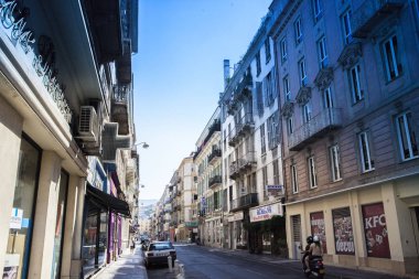 Nice şehri, Bazilika tapınağı, şehir limanlarının sokakları, feribotlar, gemi gemileri, Nizza yaz sokakları, sokaklarda dış detaylar, çatılar, ışıklar ve kapılar, pencereler, Nizza yolları. Plaza, parklar. Nizza Madonna evlerde heykel freskleri