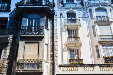 Nice şehri, Bazilika tapınağı, şehir limanlarının sokakları, feribotlar, gemi gemileri, Nizza yaz sokakları, sokaklarda dış detaylar, çatılar, ışıklar ve kapılar, pencereler, Nizza yolları. Plaza, parklar. Nizza Madonna evlerde heykel freskleri