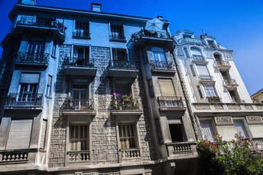 Nice şehri, Bazilika tapınağı, şehir limanlarının sokakları, feribotlar, gemi gemileri, Nizza yaz sokakları, sokaklarda dış detaylar, çatılar, ışıklar ve kapılar, pencereler, Nizza yolları. Plaza, parklar. Nizza Madonna evlerde heykel freskleri