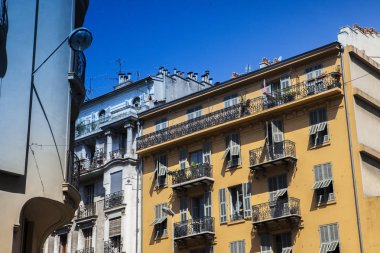 Nice şehri, Bazilika tapınağı, şehir limanlarının sokakları, feribotlar, gemi gemileri, Nizza yaz sokakları, sokaklarda dış detaylar, çatılar, ışıklar ve kapılar, pencereler, Nizza yolları. Plaza, parklar. Nizza Madonna evlerde heykel freskleri