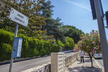 Nice şehri, Bazilika tapınağı, şehir limanlarının sokakları, feribotlar, gemi gemileri, Nizza yaz sokakları, sokaklarda dış detaylar, çatılar, ışıklar ve kapılar, pencereler, Nizza yolları. Plaza, parklar. Nizza Madonna evlerde heykel freskleri