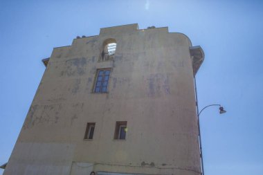 Nice şehri, Bazilika tapınağı, şehir limanlarının sokakları, feribotlar, gemi gemileri, Nizza yaz sokakları, sokaklarda dış detaylar, çatılar, ışıklar ve kapılar, pencereler, Nizza yolları. Plaza, parklar. Nizza Madonna evlerde heykel freskleri