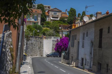 Nice şehri, Bazilika tapınağı, şehir limanlarının sokakları, feribotlar, gemi gemileri, Nizza yaz sokakları, sokaklarda dış detaylar, çatılar, ışıklar ve kapılar, pencereler, Nizza yolları. Plaza, parklar. Nizza Madonna evlerde heykel freskleri