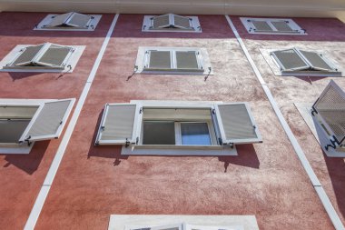 Nice şehri, Bazilika tapınağı, şehir limanlarının sokakları, feribotlar, gemi gemileri, Nizza yaz sokakları, sokaklarda dış detaylar, çatılar, ışıklar ve kapılar, pencereler, Nizza yolları. Plaza, parklar. Nizza Madonna evlerde heykel freskleri