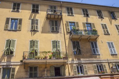 Nice şehri, Bazilika tapınağı, şehir limanlarının sokakları, feribotlar, gemi gemileri, Nizza yaz sokakları, sokaklarda dış detaylar, çatılar, ışıklar ve kapılar, pencereler, Nizza yolları. Plaza, parklar. Nizza Madonna evlerde heykel freskleri