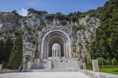 Nice şehri, Bazilika tapınağı, şehir limanlarının sokakları, feribotlar, gemi gemileri, Nizza yaz sokakları, sokaklarda dış detaylar, çatılar, ışıklar ve kapılar, pencereler, Nizza yolları. Plaza, parklar. Nizza Madonna evlerde heykel freskleri