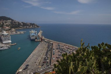 Nice şehri, Bazilika tapınağı, şehir limanlarının sokakları, feribotlar, gemi gemileri, Nizza yaz sokakları, sokaklarda dış detaylar, çatılar, ışıklar ve kapılar, pencereler, Nizza yolları. Plaza, parklar. Nizza Madonna evlerde heykel freskleri