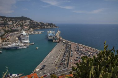 Nice şehri, Bazilika tapınağı, şehir limanlarının sokakları, feribotlar, gemi gemileri, Nizza yaz sokakları, sokaklarda dış detaylar, çatılar, ışıklar ve kapılar, pencereler, Nizza yolları. Plaza, parklar. Nizza Madonna evlerde heykel freskleri