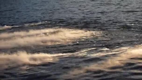 冒泡水 间歇泉 来自间歇泉钻井的波浪 — 图库视频影像
