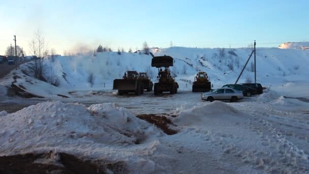 Těžba Traktoru Bagru Buldozeru Pásovém Systému Třídění Kamenů Písku — Stock video