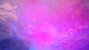 Mor ve mavi dumanın soyut arkaplanı