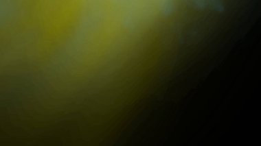 İnce yeşil ve siyah eğimli esrarengiz soyut arka plan derinlik ve entrika çağrıştırıyor.