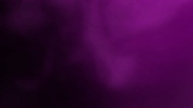 Yaratıcı projeler için yumuşak, ruhani ışık efektleriyle derin, zengin mor gradyan arkaplan.