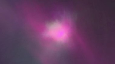 Kozmik arkaplanlar için ışıldayan merkezi ile canlı morumsu ve mor soyut bulutsu etkisi