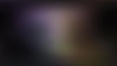 Etkileyici soyut koyu arkaplan, ince mavi ışık parlamaları gizemli ve sofistike bir hava yaratıyor.