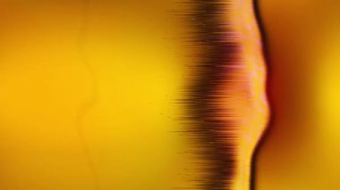 Hareketli, soyut enerji akışı dinamik ışık çizgileri ve sıcak altın rengi hareket ve yoğunluğu gösteriyor.