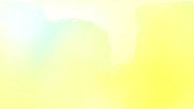 Enerjiyi ve yaratıcılığı çağrıştıran parlak sarı ve yeşil gradyanlarla büyüleyici soyut akışkan hareket