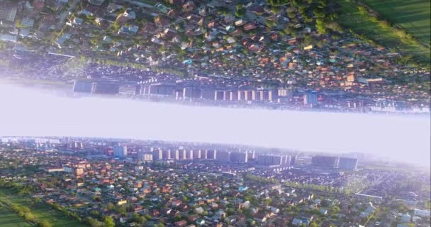 La abstracción de la ciudad al revés. Imagen invertida. Concepto de ciudad de fantasía . — Vídeo de stock