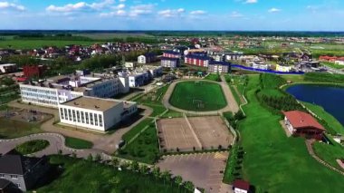 Spor şehir manzarası yer. Bir kuş uçuş futbol alandır. Krasnodar, Alman Köyü.