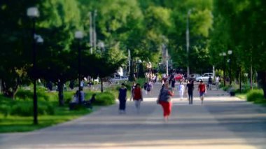 City Park kişilik bir kalabalık. Krasnodar, Aurora, Haziran, 2018. Hızlandırılmış.