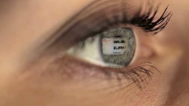 Woman girl eye macro looking monitor, surfing Internet video Youtube — Stock Video