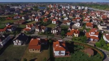 Güzel modern şehir. Avrupa evlerin çatıları yatay görünümünü. Avrupa evleri. Krasnodar, Alman köyü. İle DJI indeks işlem Phantom 4 ile vurdu.