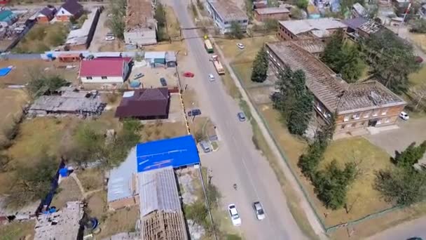 Toits de maisons endommagées par la grêle. Conséquences de la grêle dans le village novokorsunskaya Timashevsky district de la région de Krasnodar 2018 .