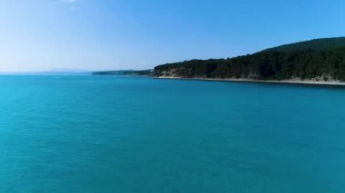 Bir kuş uçuşundan Karadeniz'in deniz kıyısı.