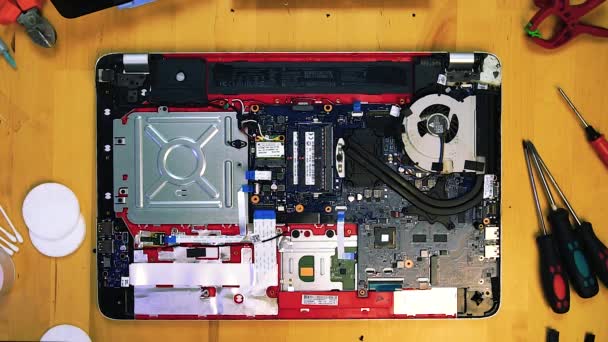 Top view of the technician engineer repair laptop unscrews the radiator cooling motherboard — Stock Video