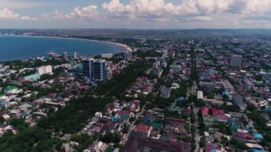 Havadan video. Karadeniz 'in büyük şehri Sahili. Anapa tatil kasabası.