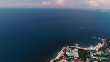 Havadan video. Karadeniz kıyısındaki en büyük şehir. Tatil kasabası. 2019