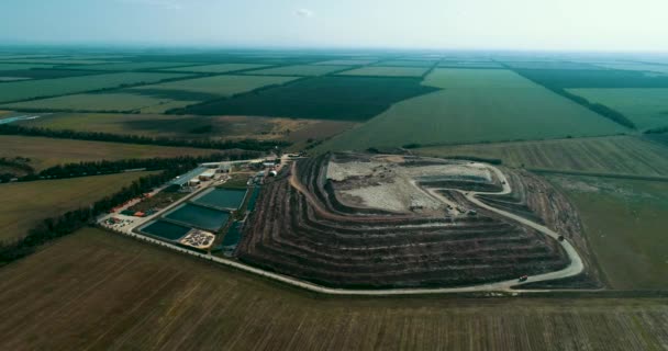 Ogromna Góra śmieci odpady składowiska odpadów. — Wideo stockowe